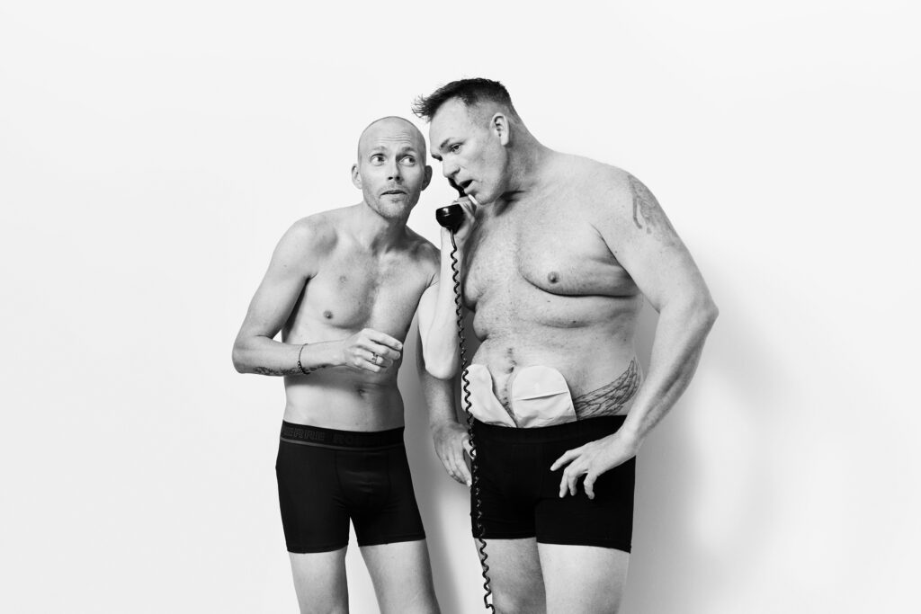 Bjørn EInar Romøren og Kristian Jørgensen stiller opp i bar overkropp i en kampanje for Pierre Robert til inntekt for Kreftforeningen. 