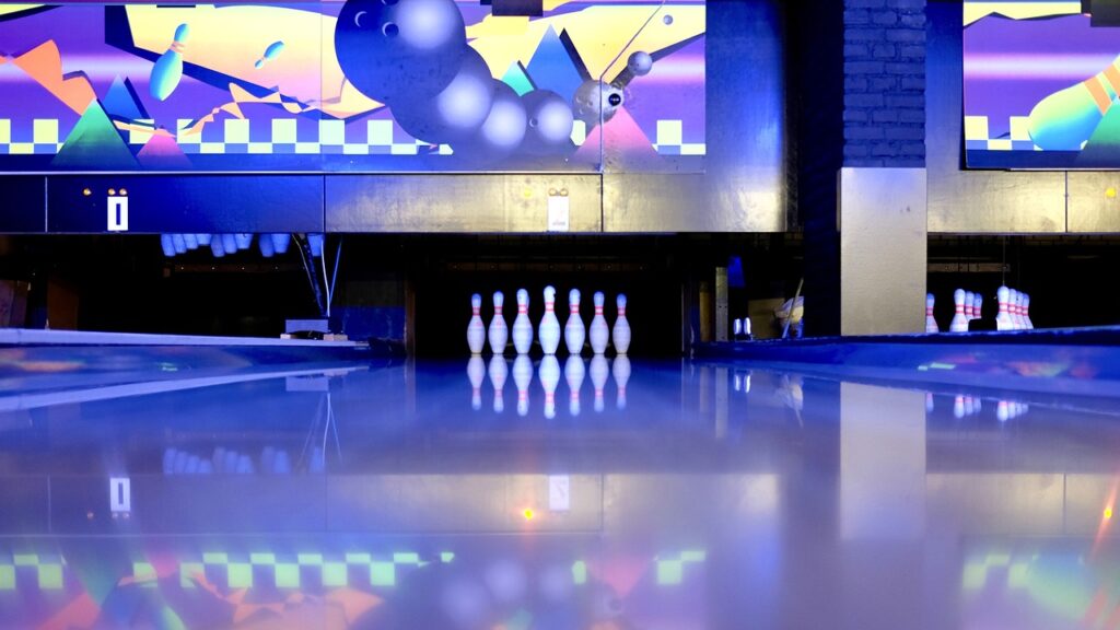 Bowlingbaner i en bowlinghall.