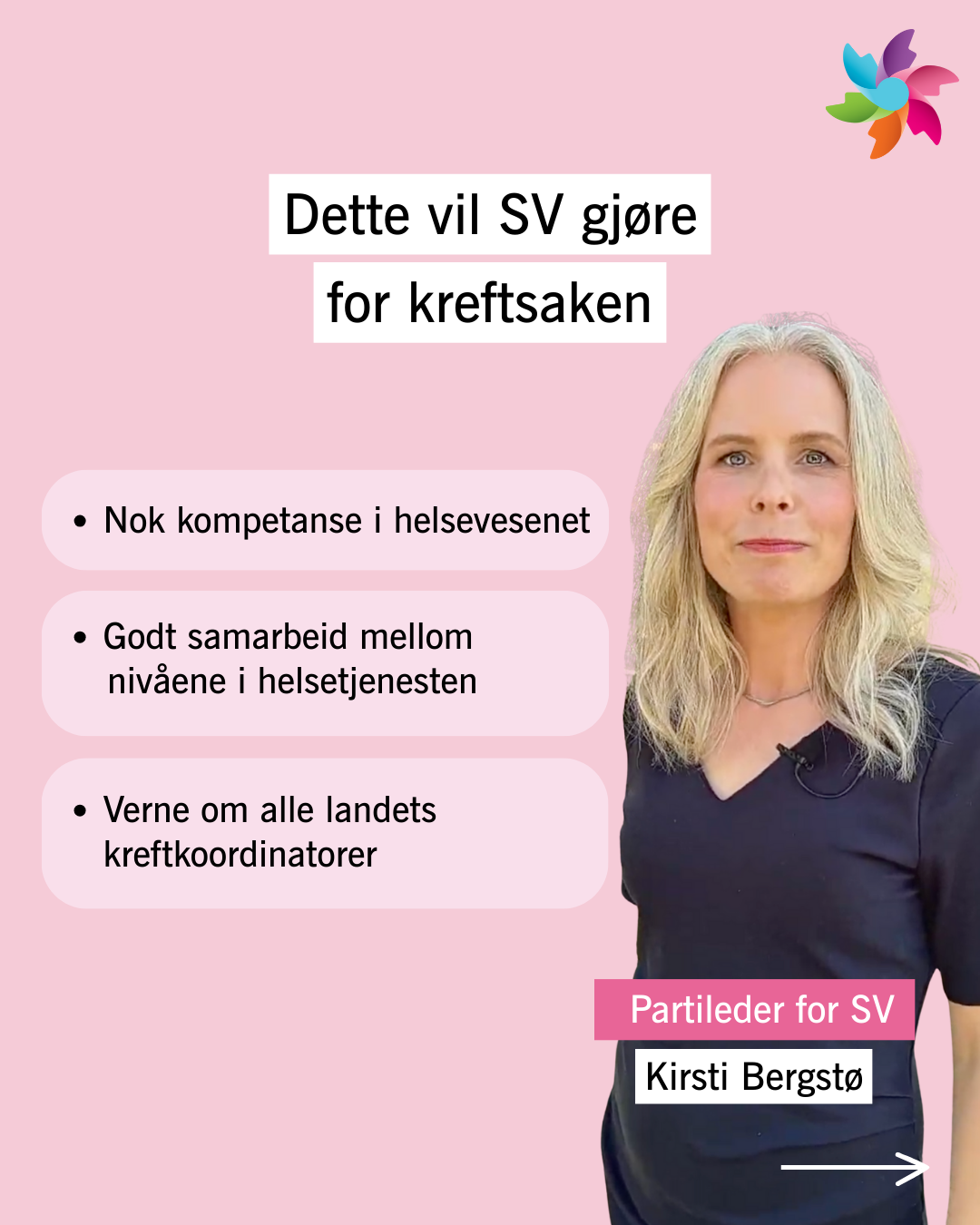 En kvinne står foran en rosa bakgrunn med kulepunkter om SVs kreftpolitikk, blant annet om kompetanse i helsetjenesten, samarbeid og vern av kreftkoordinatorer. Tekst: Kirsti Bergstø, partileder.