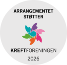 Et sirkulært merke med et fargerikt pinwheel-design og norsk tekst som sier "Arrangementet støtter Kreftforeningen 2026.
