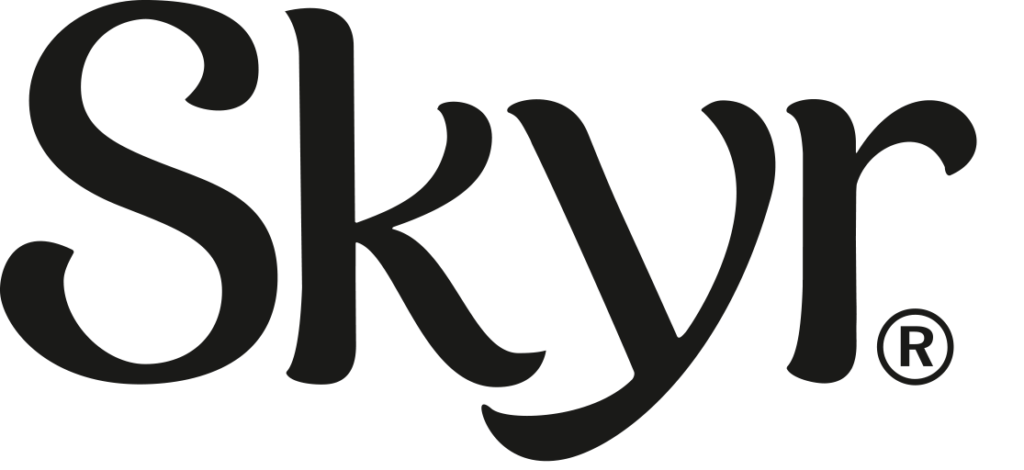 Bildet viser ordet "Skyr" i en stilisert svart skrift med et registrert varemerkesymbol.