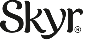 Bildet viser ordet "Skyr" i en stilisert svart skrift med et registrert varemerkesymbol.