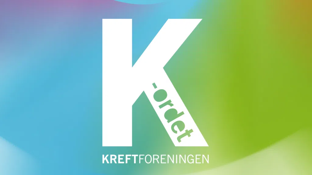 Stor hvit bokstav "K" med ordet "ordet" i grønt, og "KREFTFORENINGEN" under, på en blå og grønn bakgrunn.
