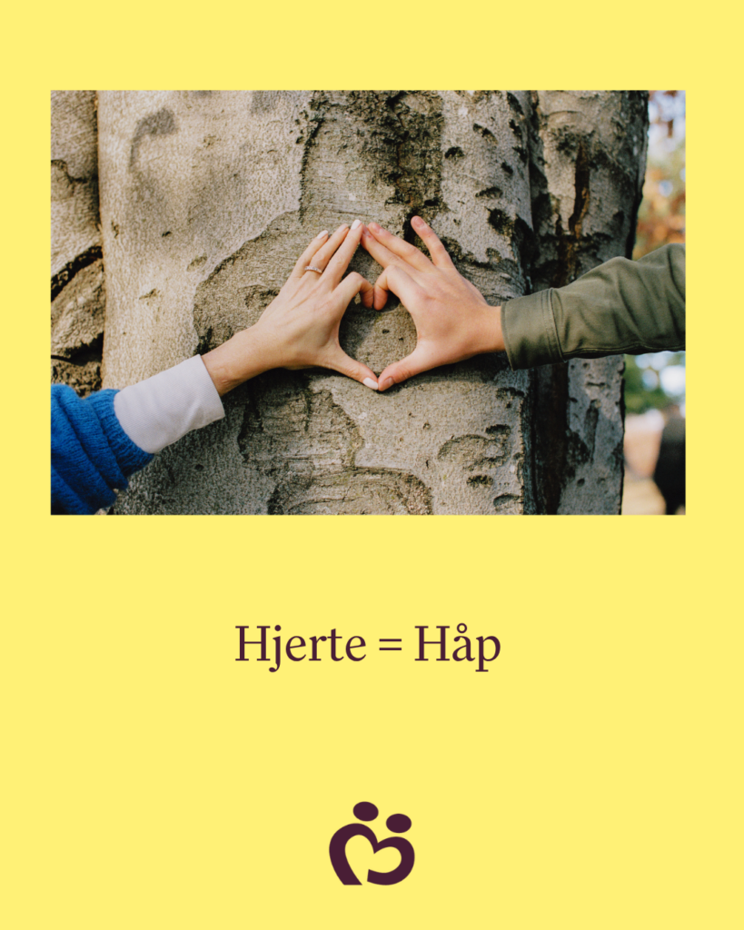 To hender som danner et hjerte mot en trestamme, med teksten «Hjerte = Håp» og et hjerte-logo under.